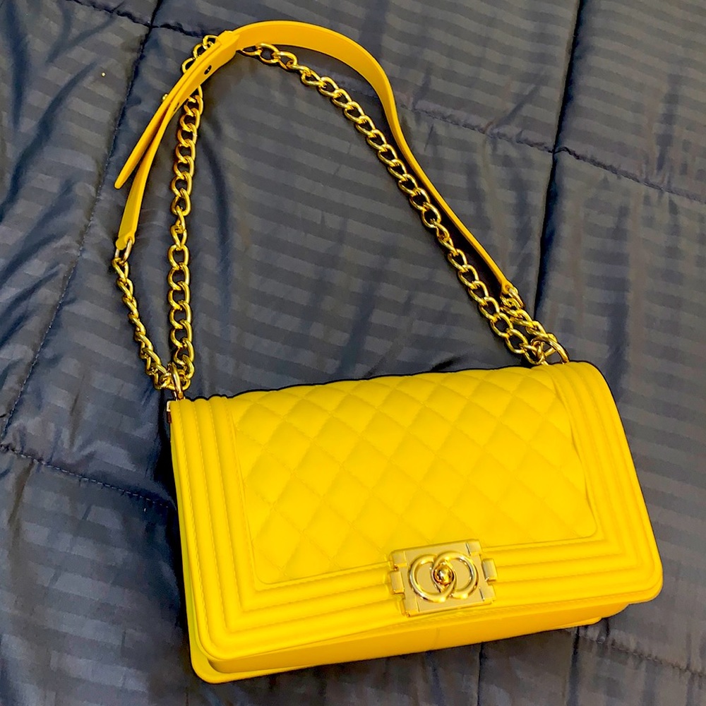 Chain shoulder purse